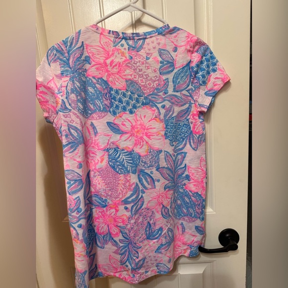 Lilly Pulitzer Top Etta V-neck Pink isle snappy turtle NWT xSmall - Picture 2 of 8